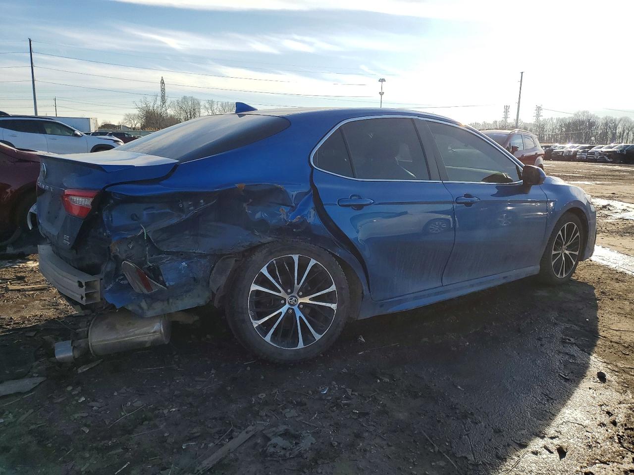 2020 TOYOTA CAMRY SE photo 3