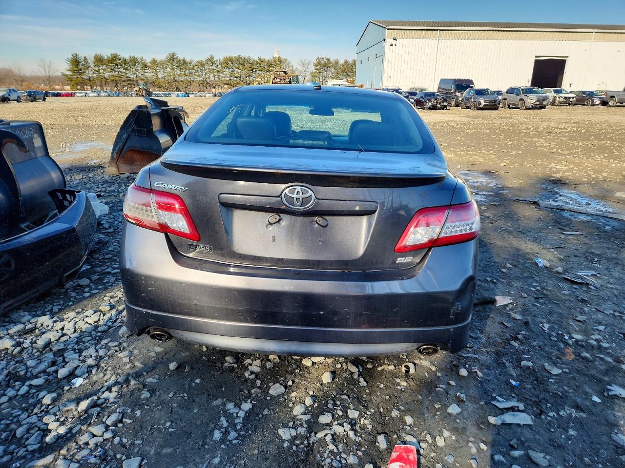 2011 TOYOTA CAMRY SE photo 11