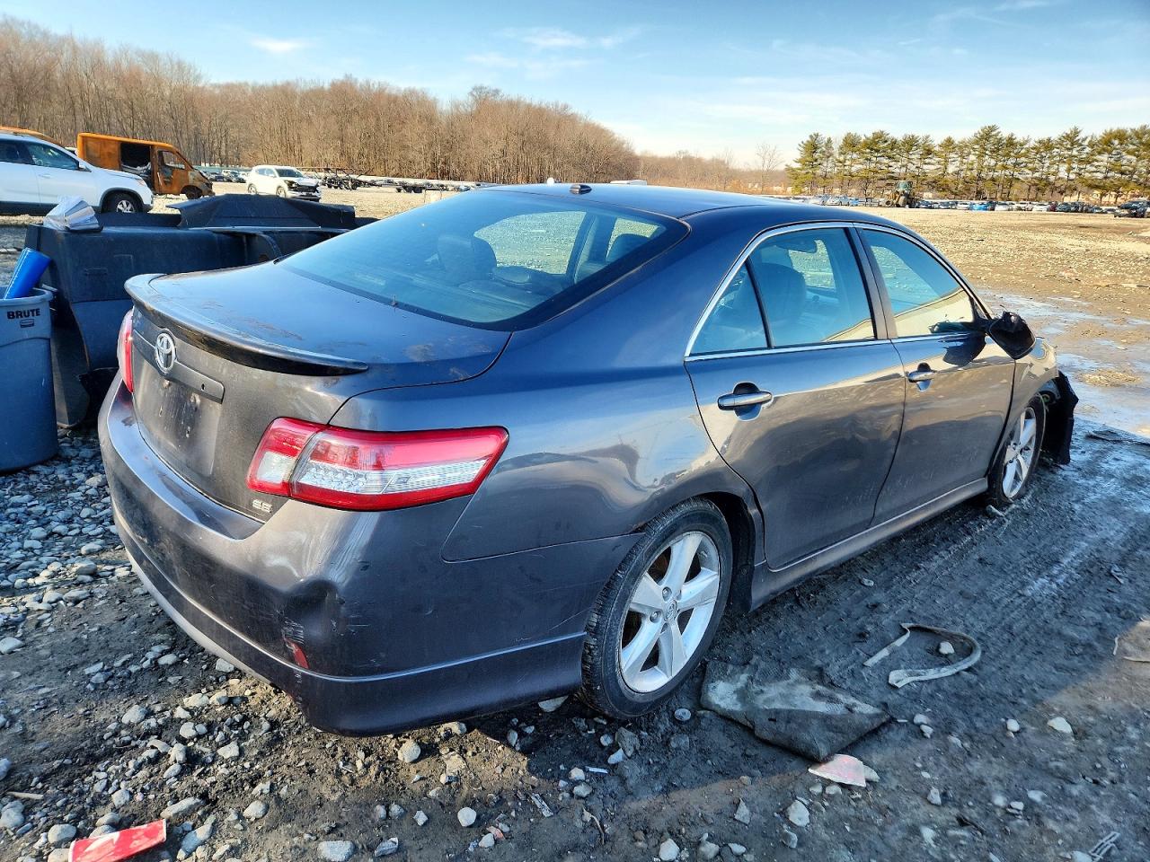 2011 TOYOTA CAMRY SE photo 5