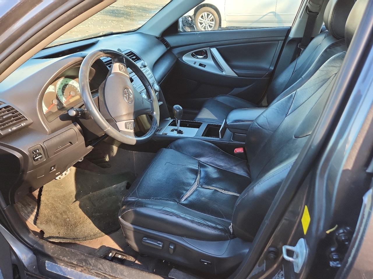 2011 TOYOTA CAMRY SE photo 13