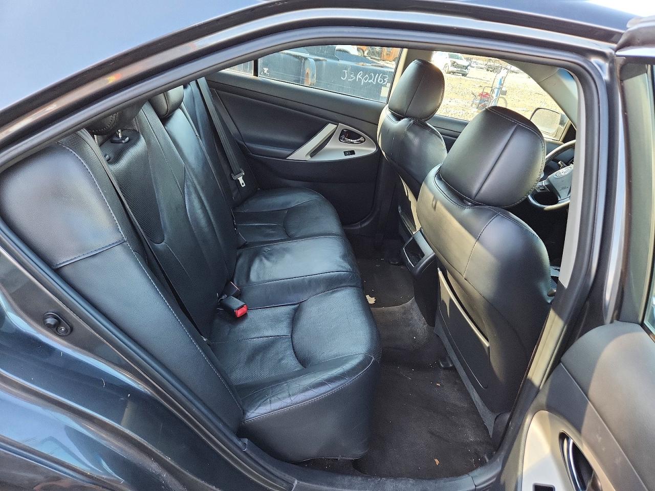2011 TOYOTA CAMRY SE photo 19