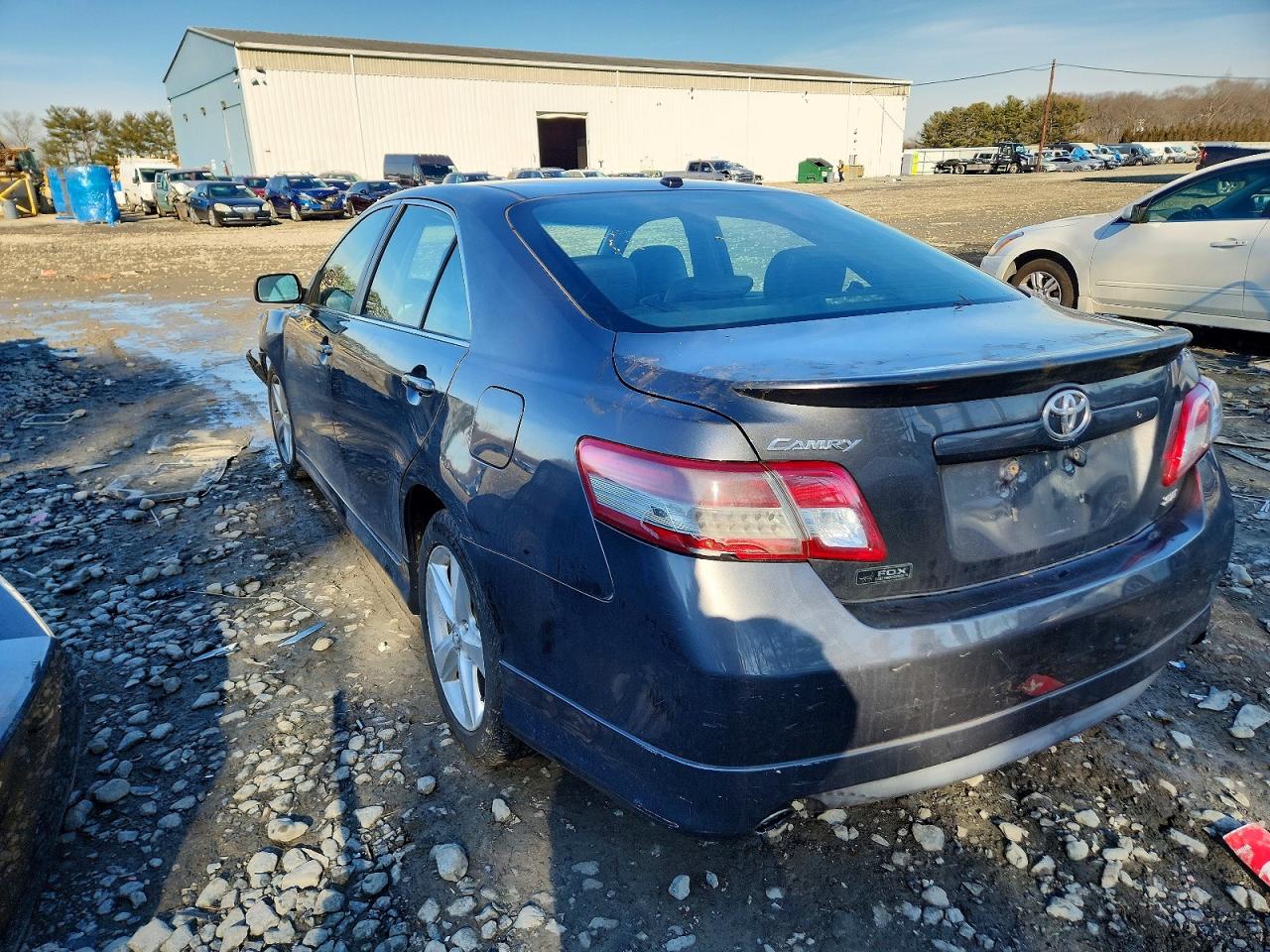 2011 TOYOTA CAMRY SE photo 3