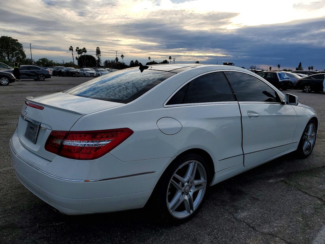 2011 MERCEDES-BENZ E 350 photo 3