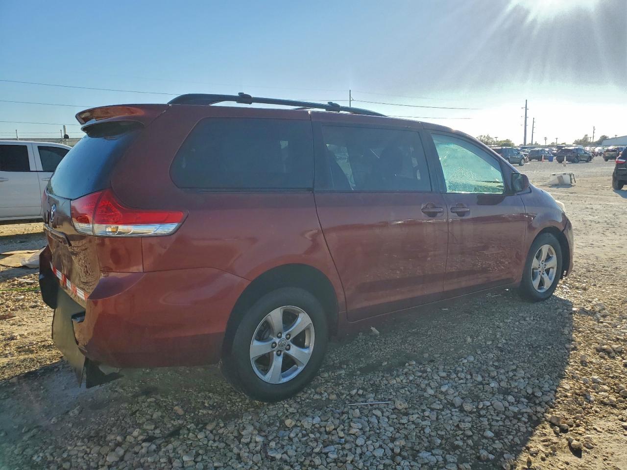 2013 TOYOTA SIENNA LE photo 3