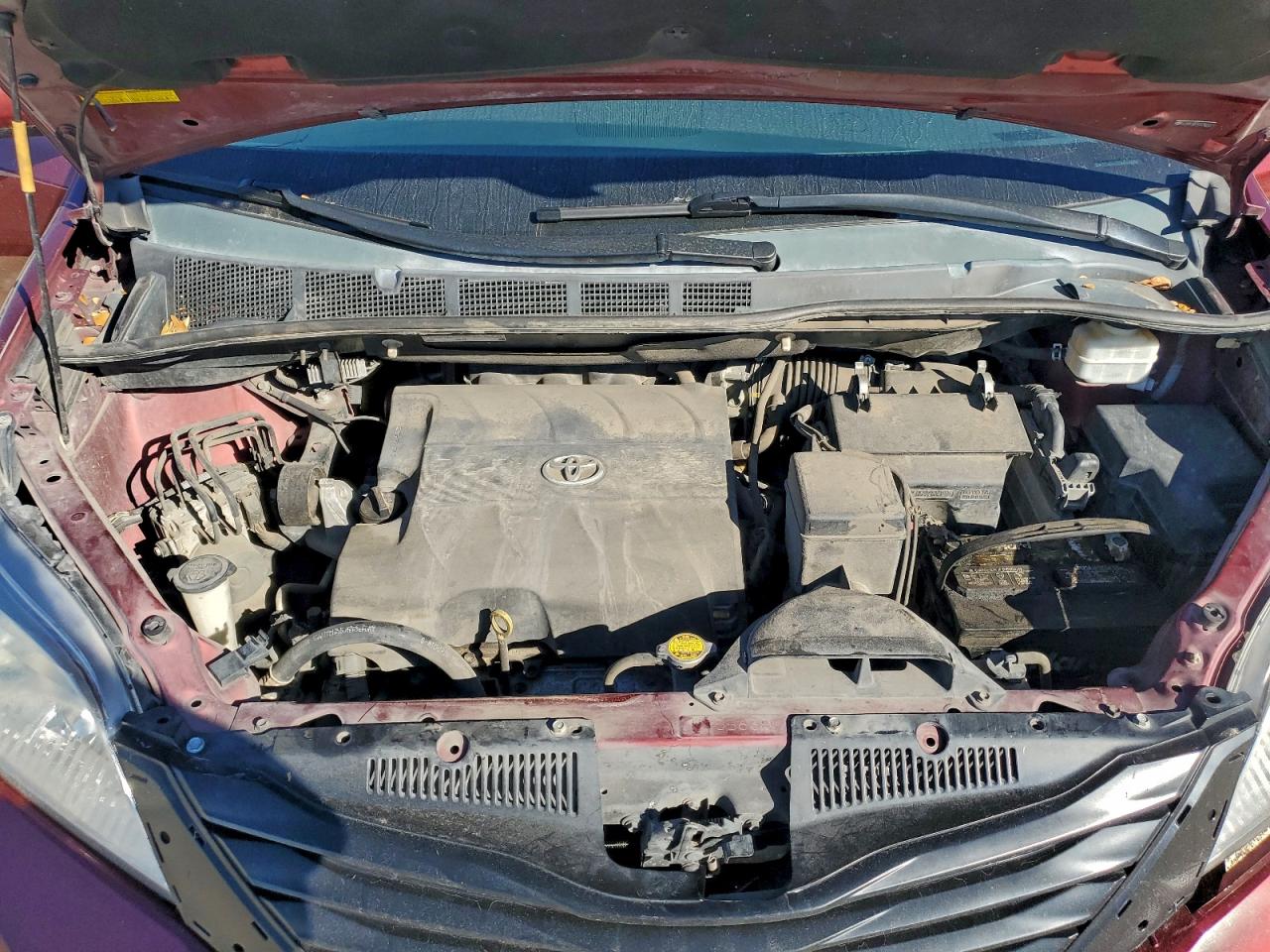 2013 TOYOTA SIENNA LE photo 12