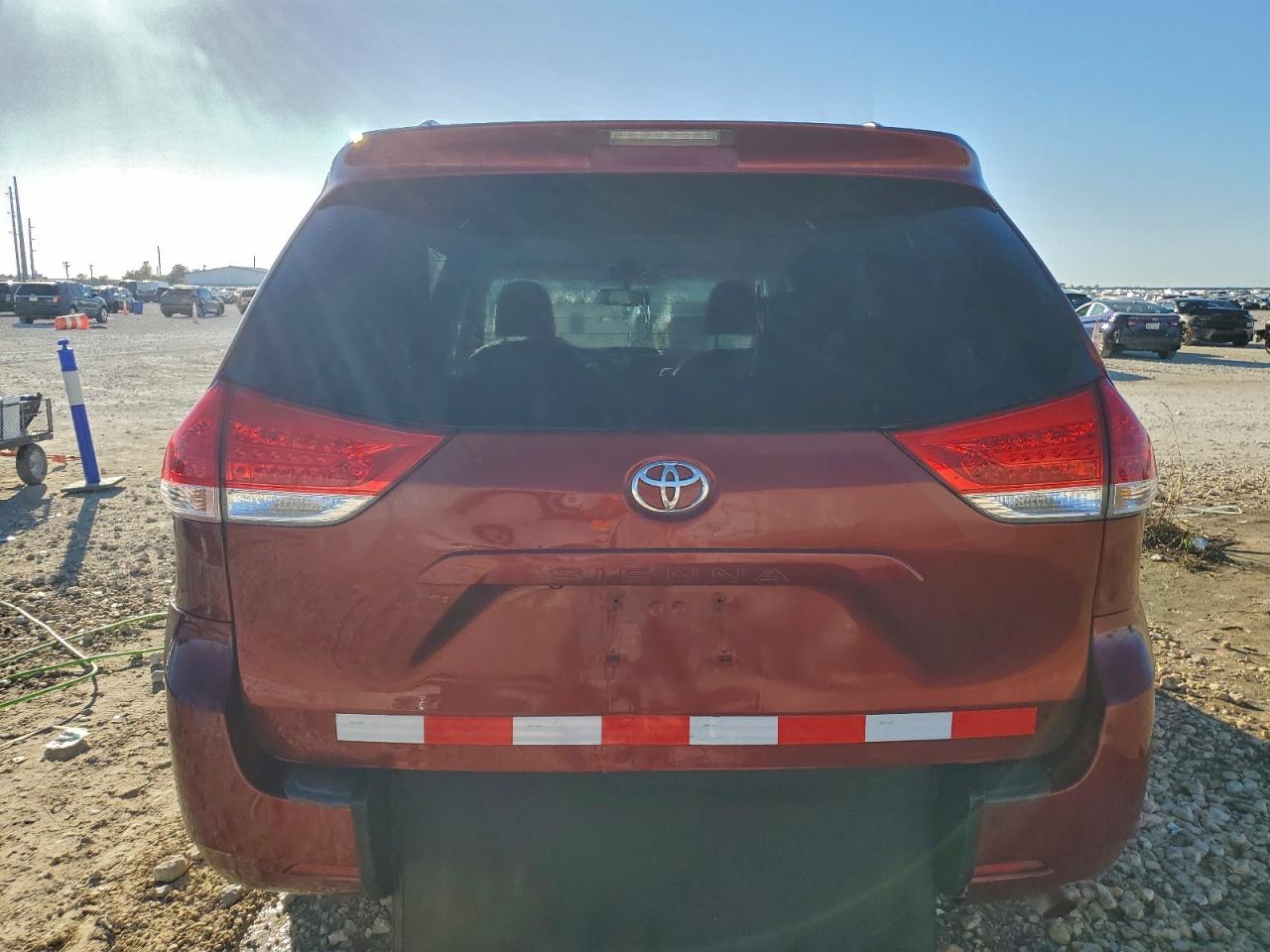 2013 TOYOTA SIENNA LE photo 6