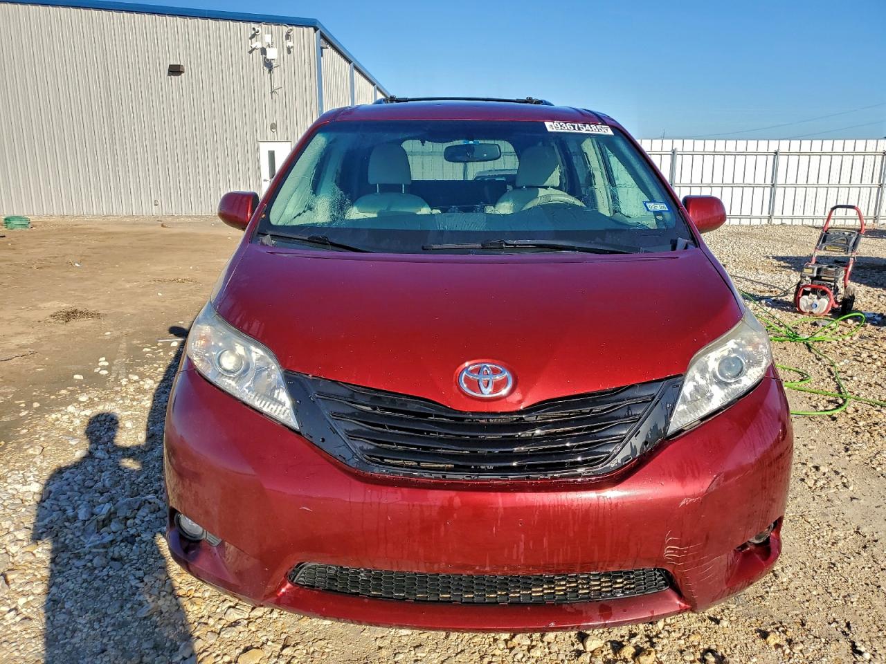 2013 TOYOTA SIENNA LE photo 5