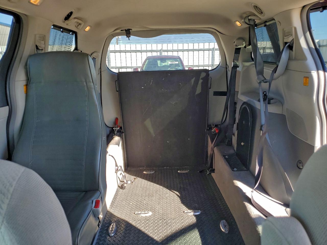 2013 TOYOTA SIENNA LE photo 10