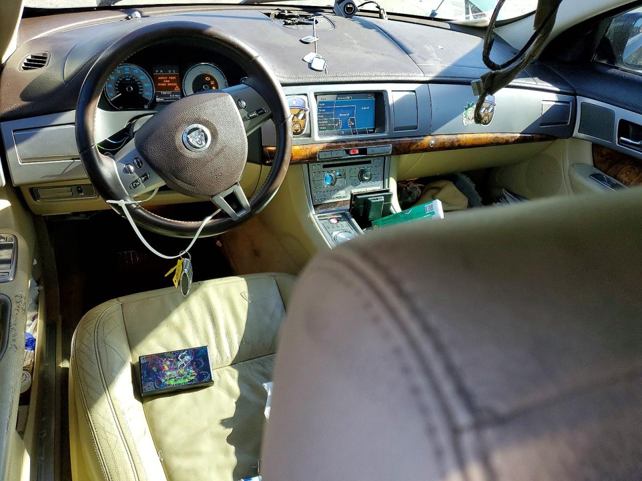 2011 JAGUAR XF photo 8