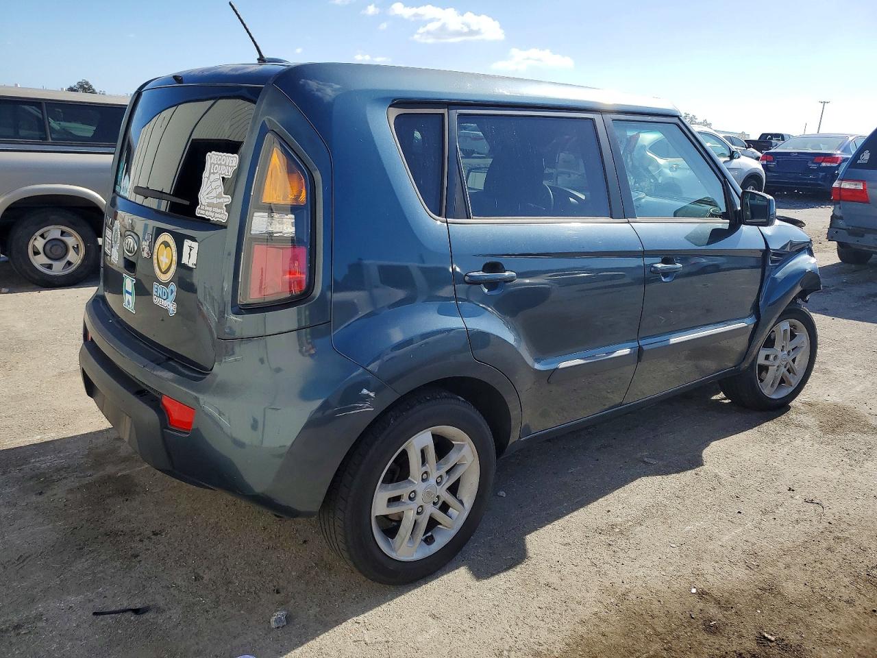 2011 KIA SOUL + photo 3