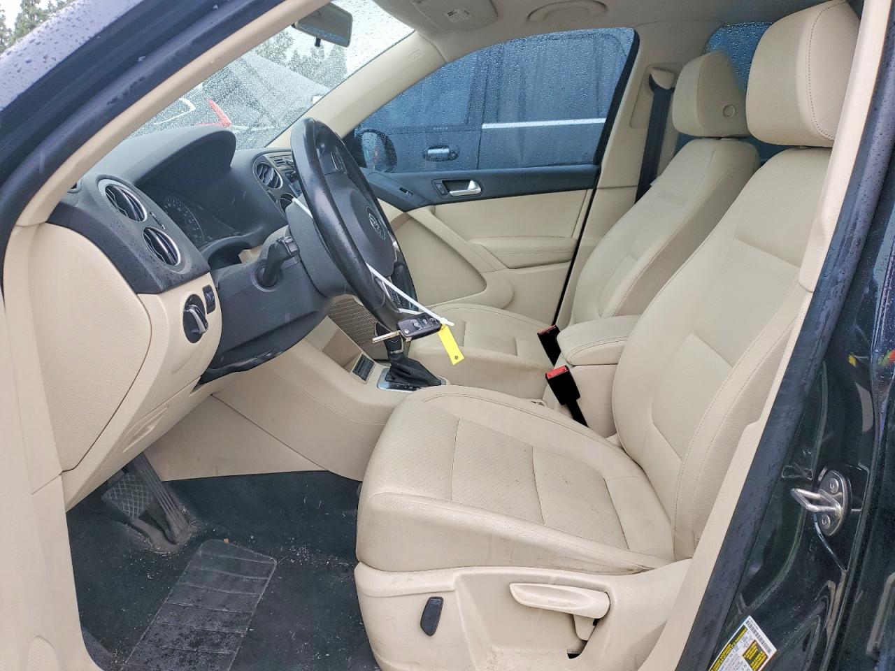 2012 VOLKSWAGEN TIGUAN S photo 7