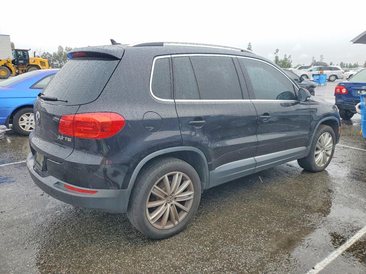 2012 VOLKSWAGEN TIGUAN S photo 3