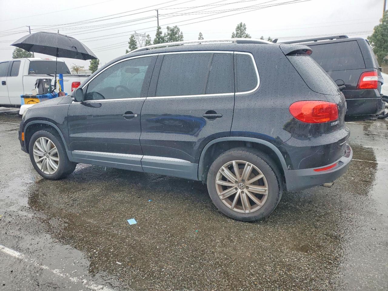 2012 VOLKSWAGEN TIGUAN S photo 2