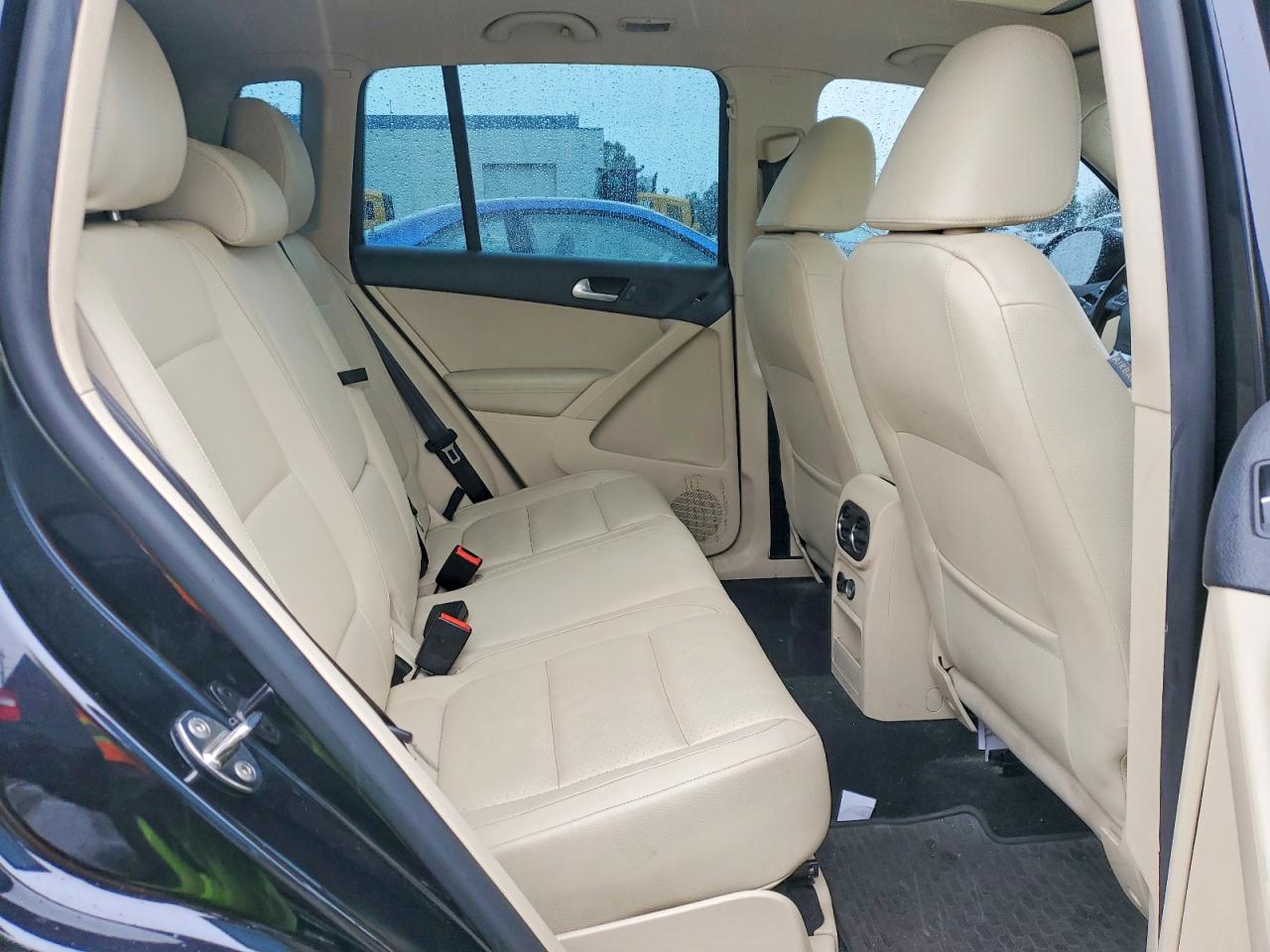 2012 VOLKSWAGEN TIGUAN S photo 11