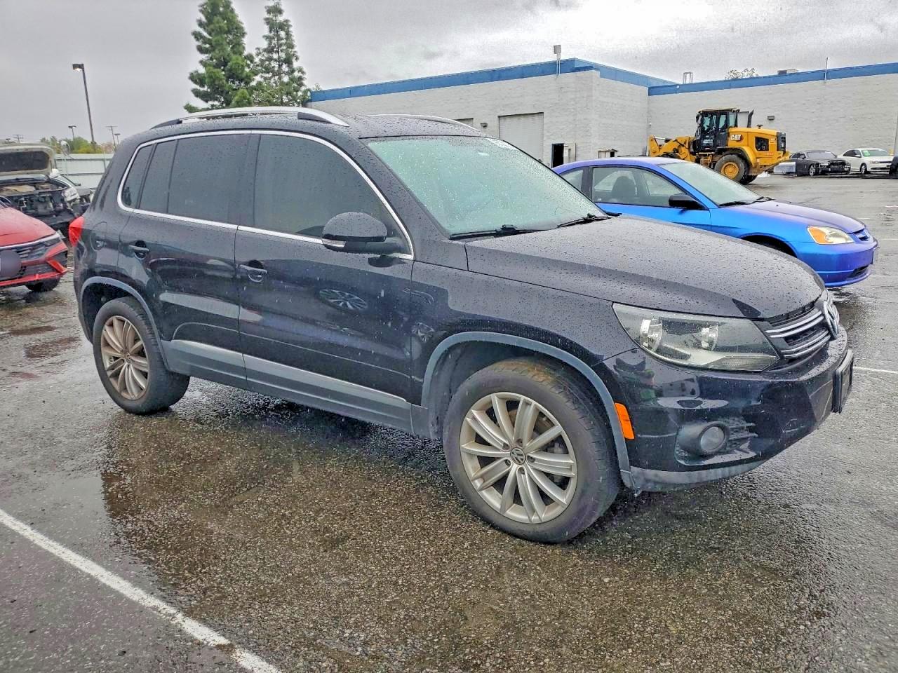 2012 VOLKSWAGEN TIGUAN S photo 4