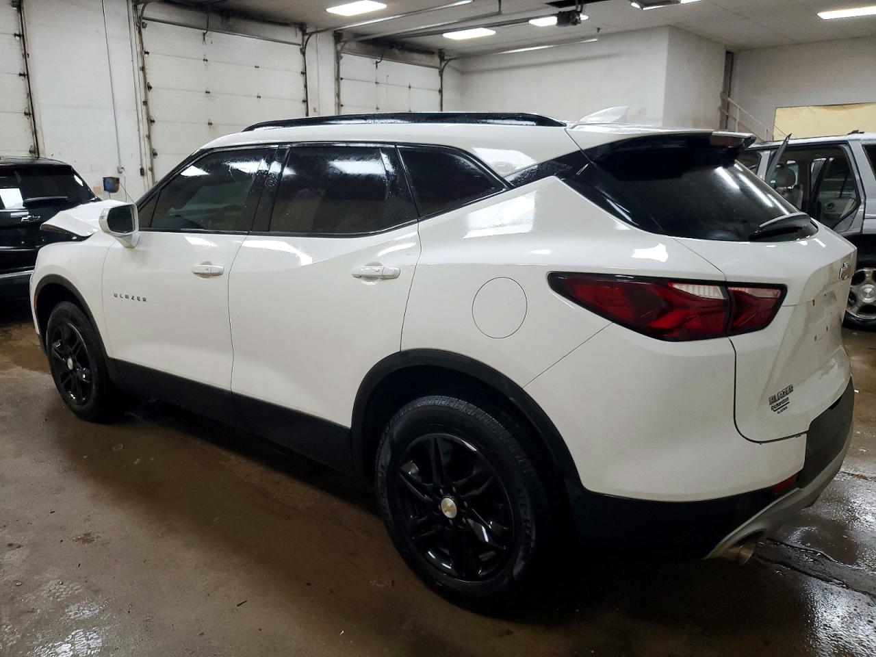 2020 CHEVROLET BLAZER 2LT photo 2