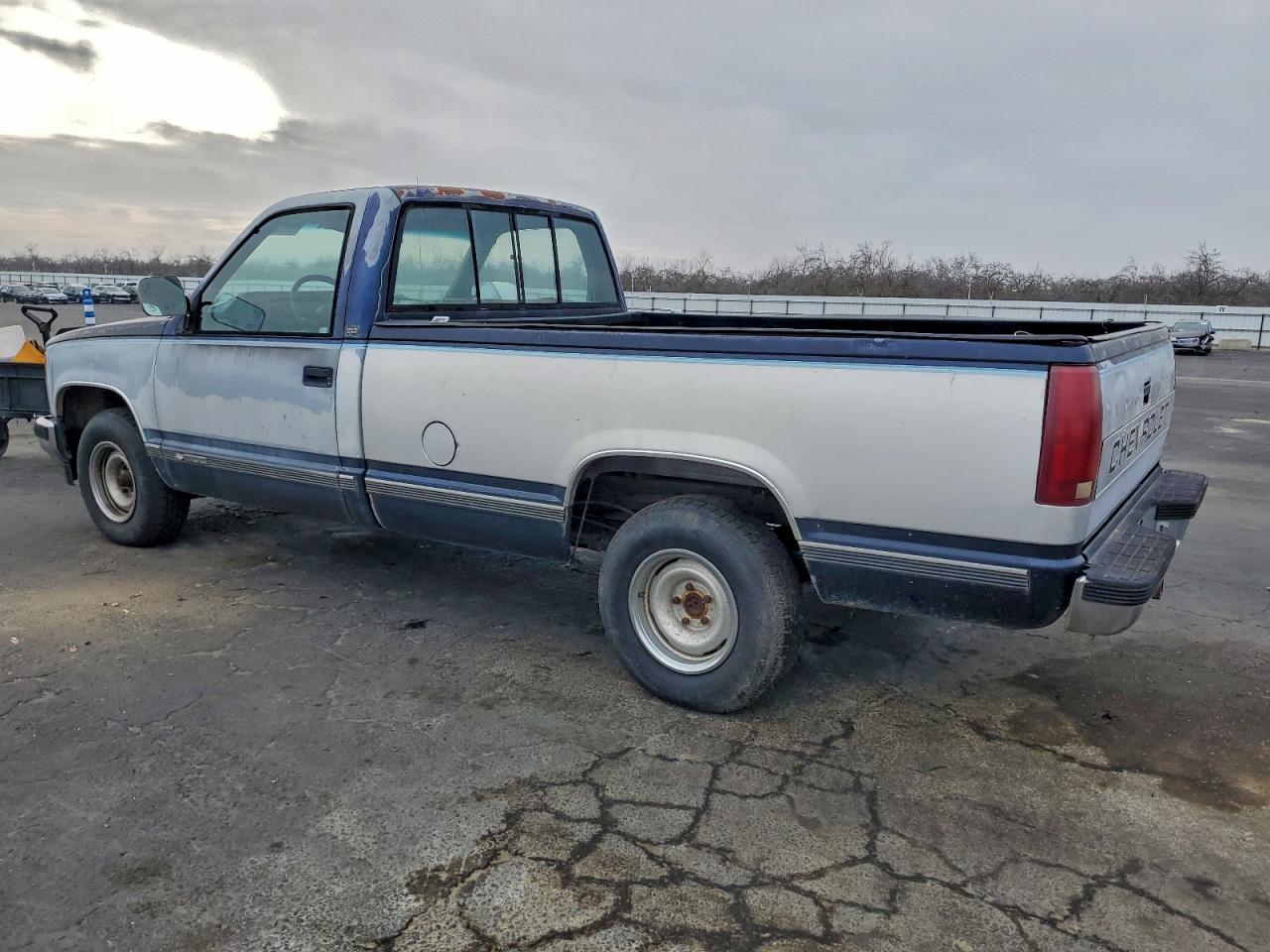 1989 CHEVROLET GMT-400 C1500 photo 2