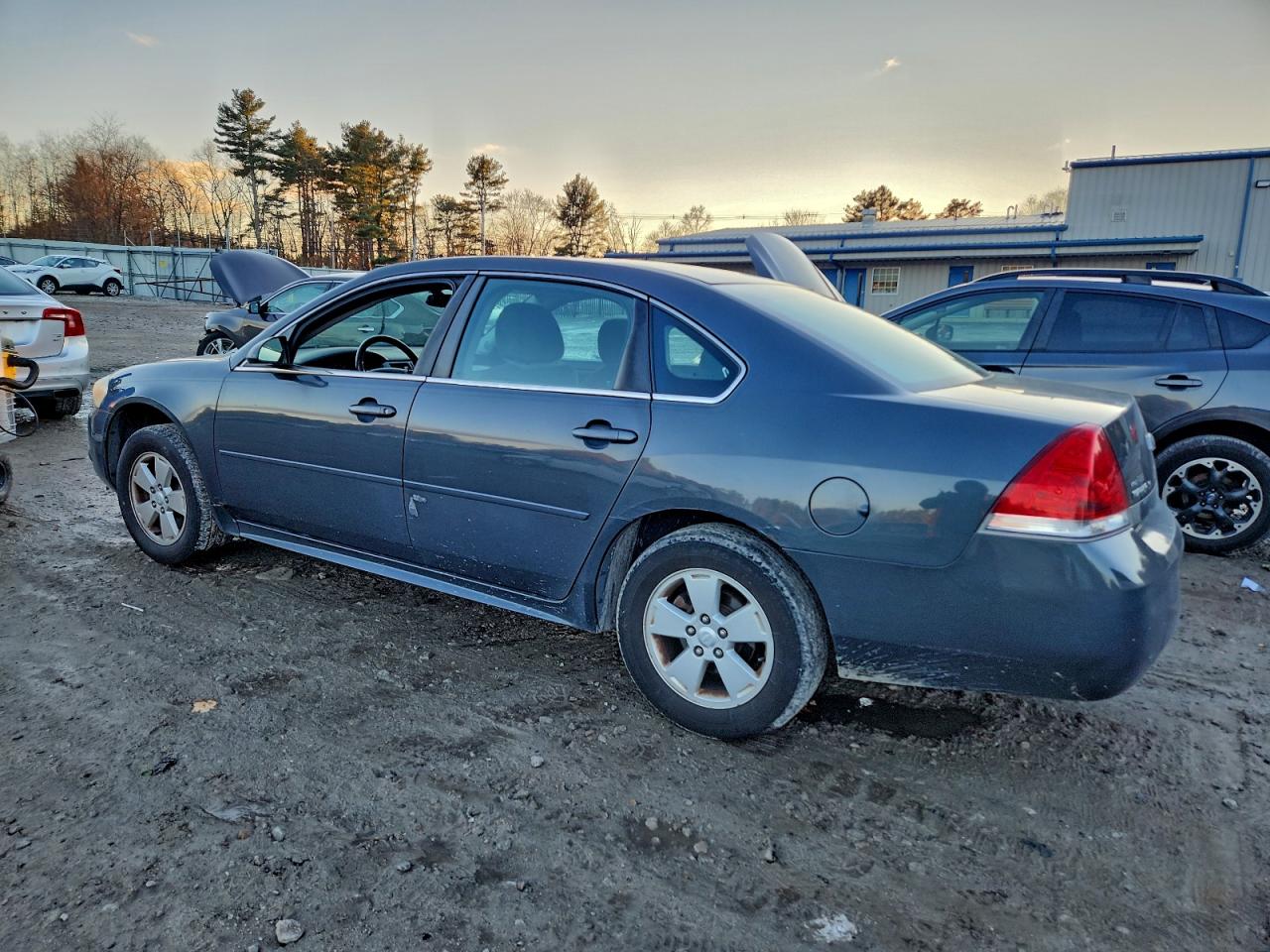 2011 CHEVROLET IMPALA LT photo 2