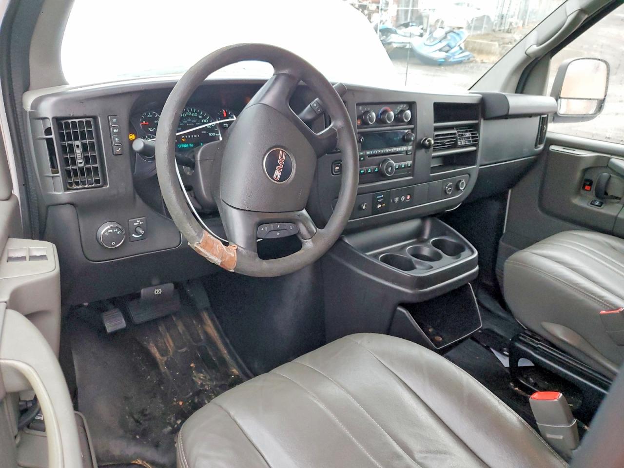 2013 GMC SAVANA G2500 LS photo 8