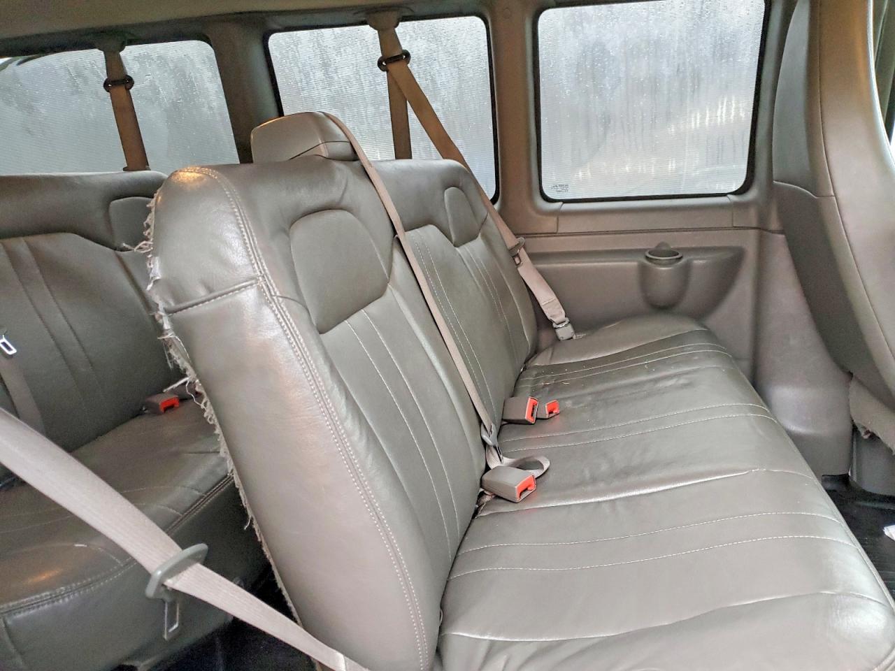 2013 GMC SAVANA G2500 LS photo 11