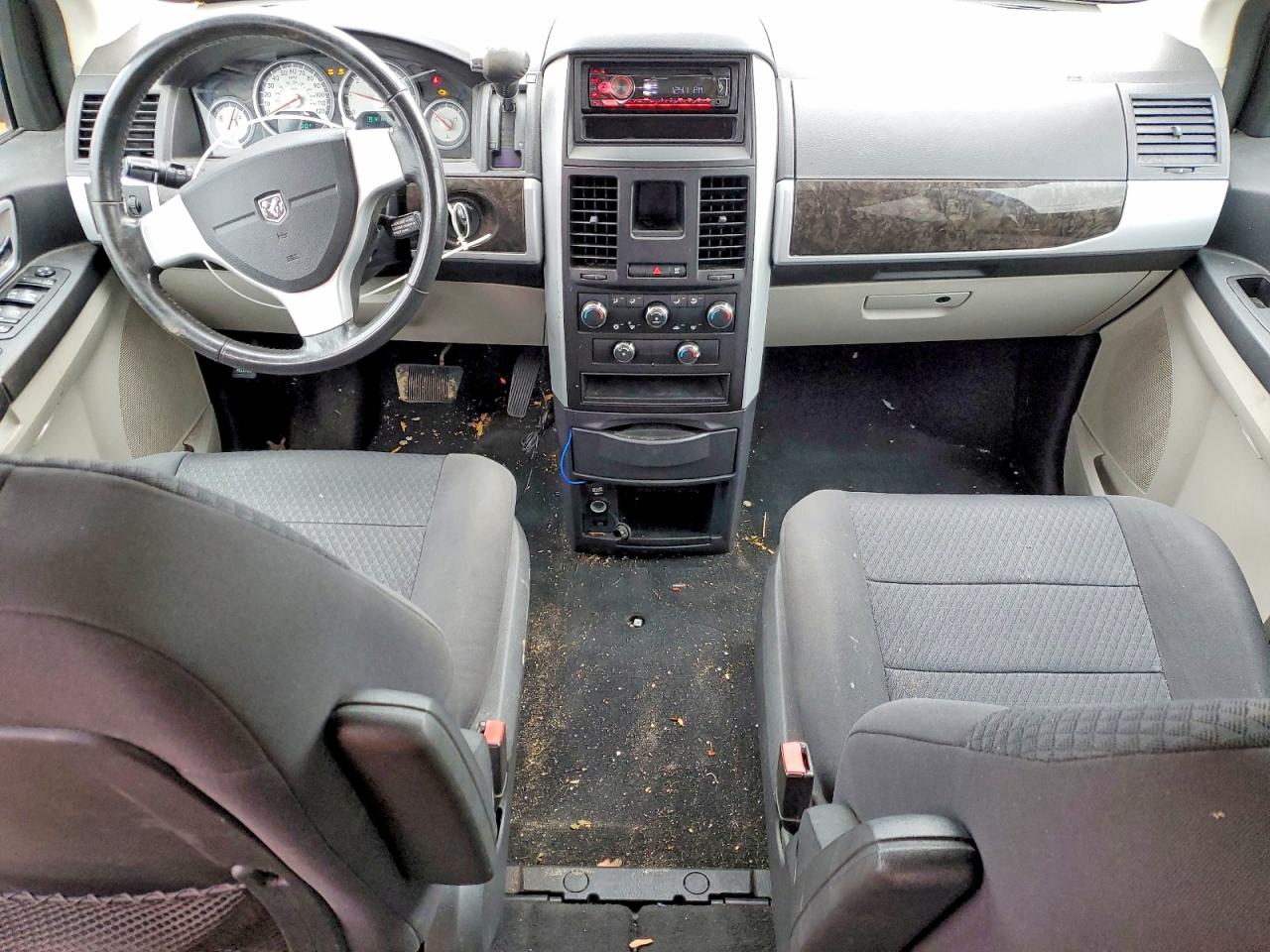 2010 DODGE GRAND CARAVAN SXT photo 8