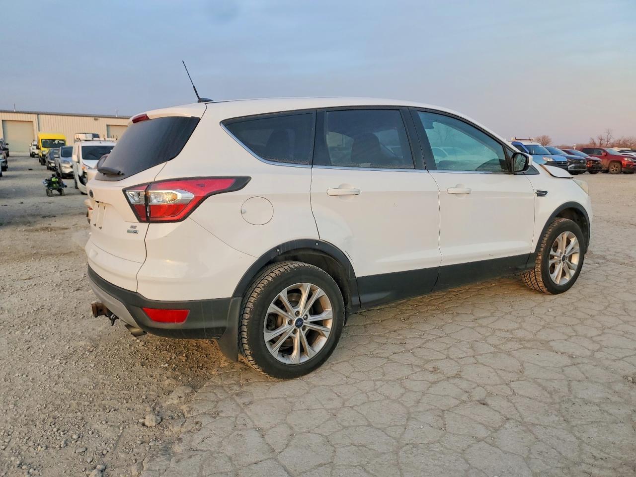 2017 FORD ESCAPE SE photo 3