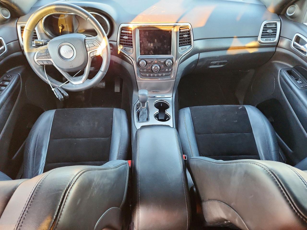 2018 JEEP GRAND CHEROKEE LAREDO photo 8