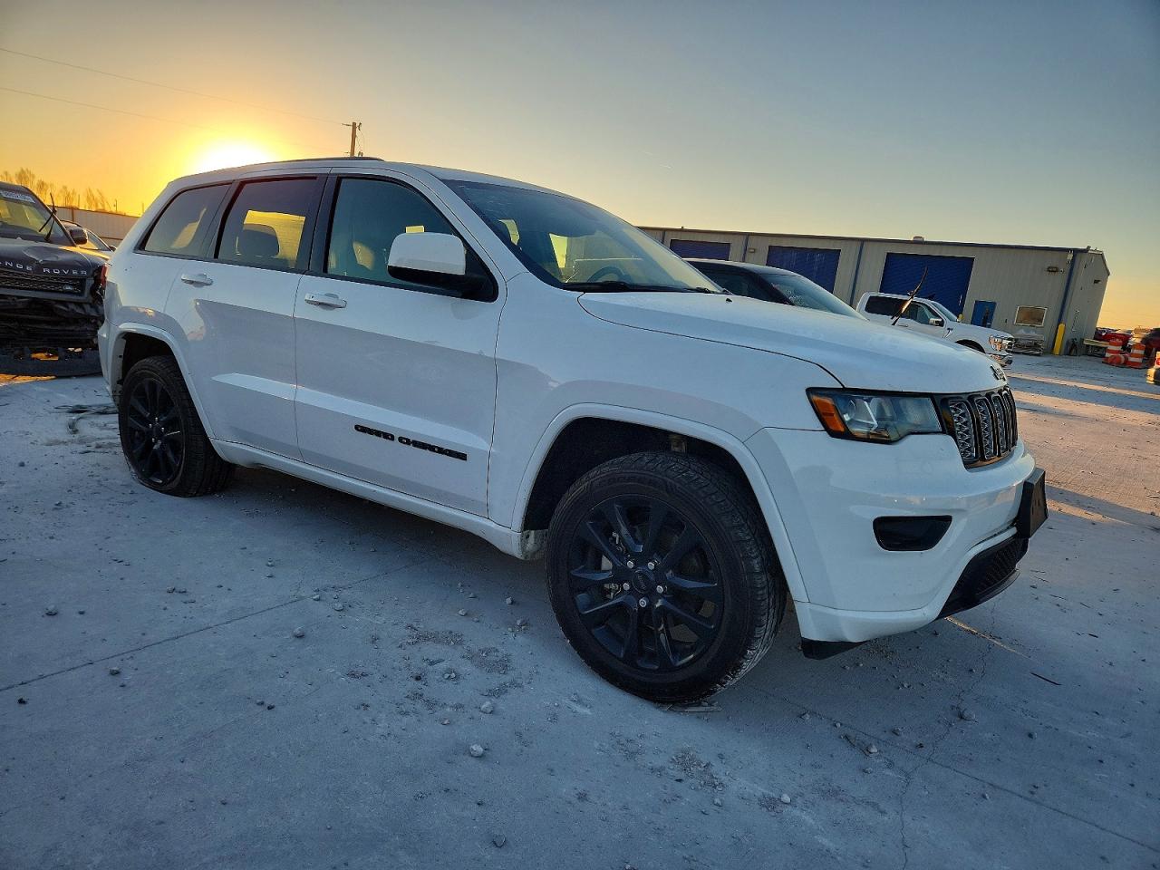 2018 JEEP GRAND CHEROKEE LAREDO photo 4