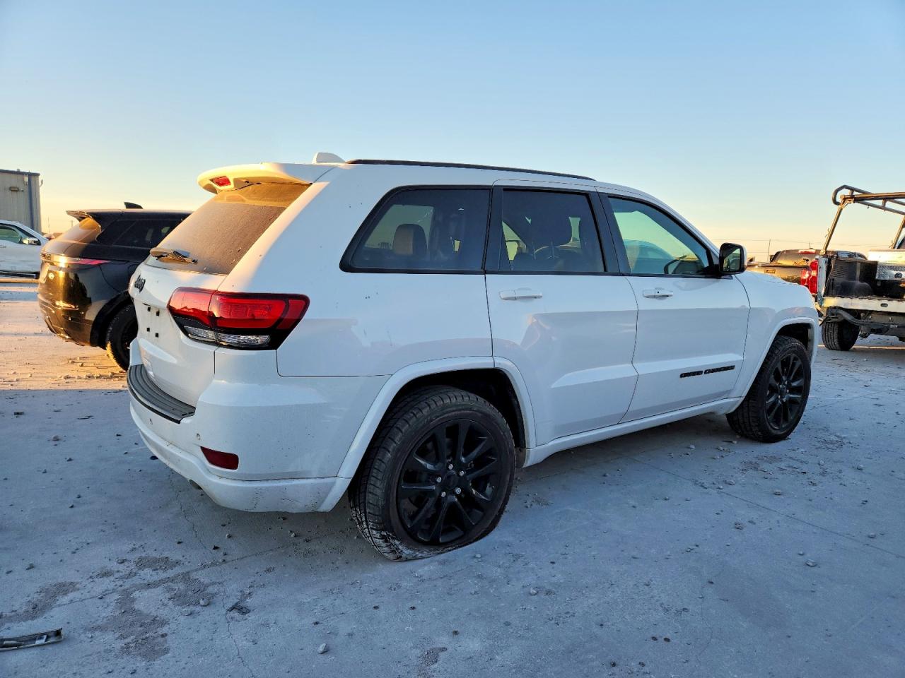2018 JEEP GRAND CHEROKEE LAREDO photo 3