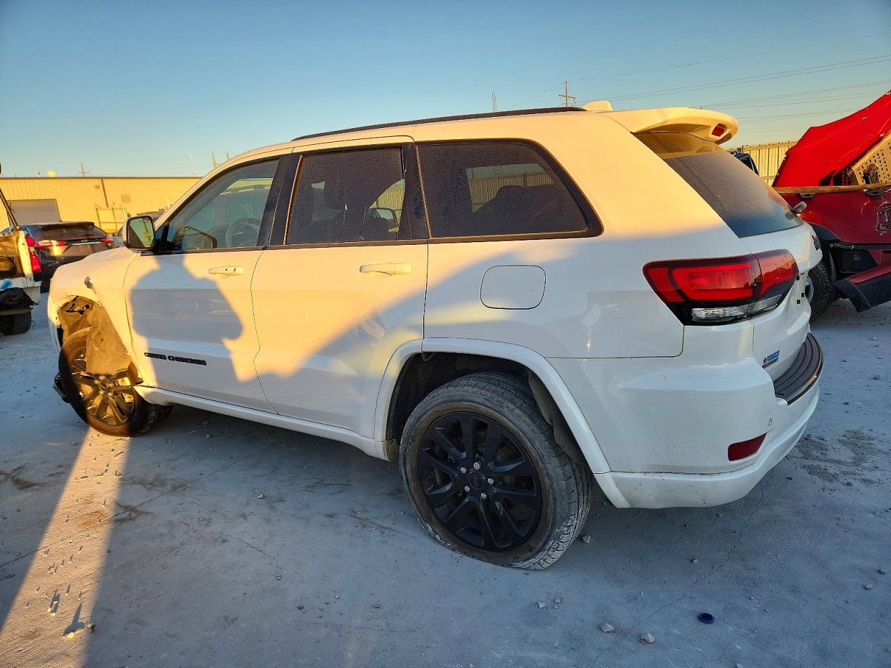 2018 JEEP GRAND CHEROKEE LAREDO photo 2