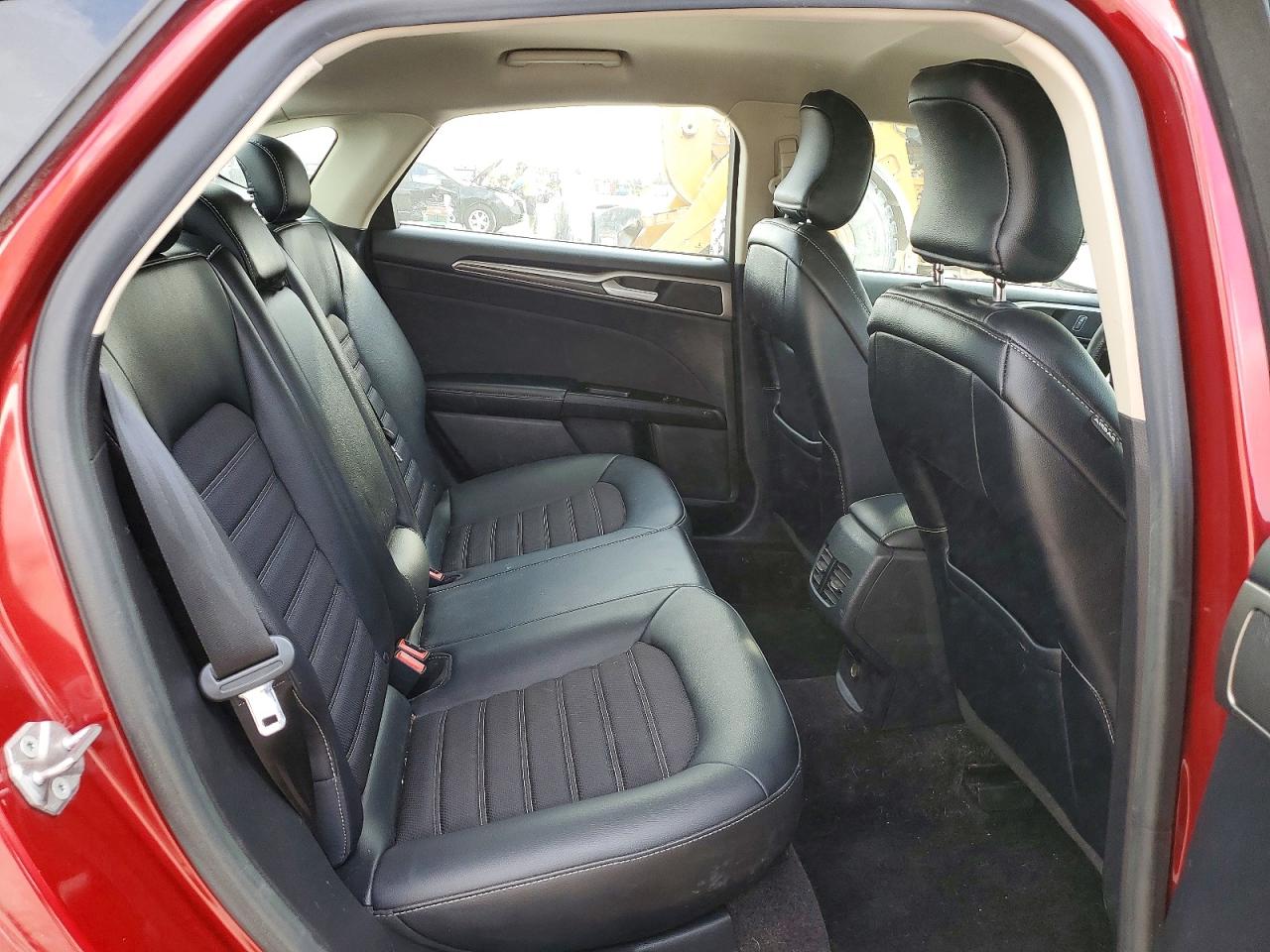 2017 FORD FUSION SE photo 19