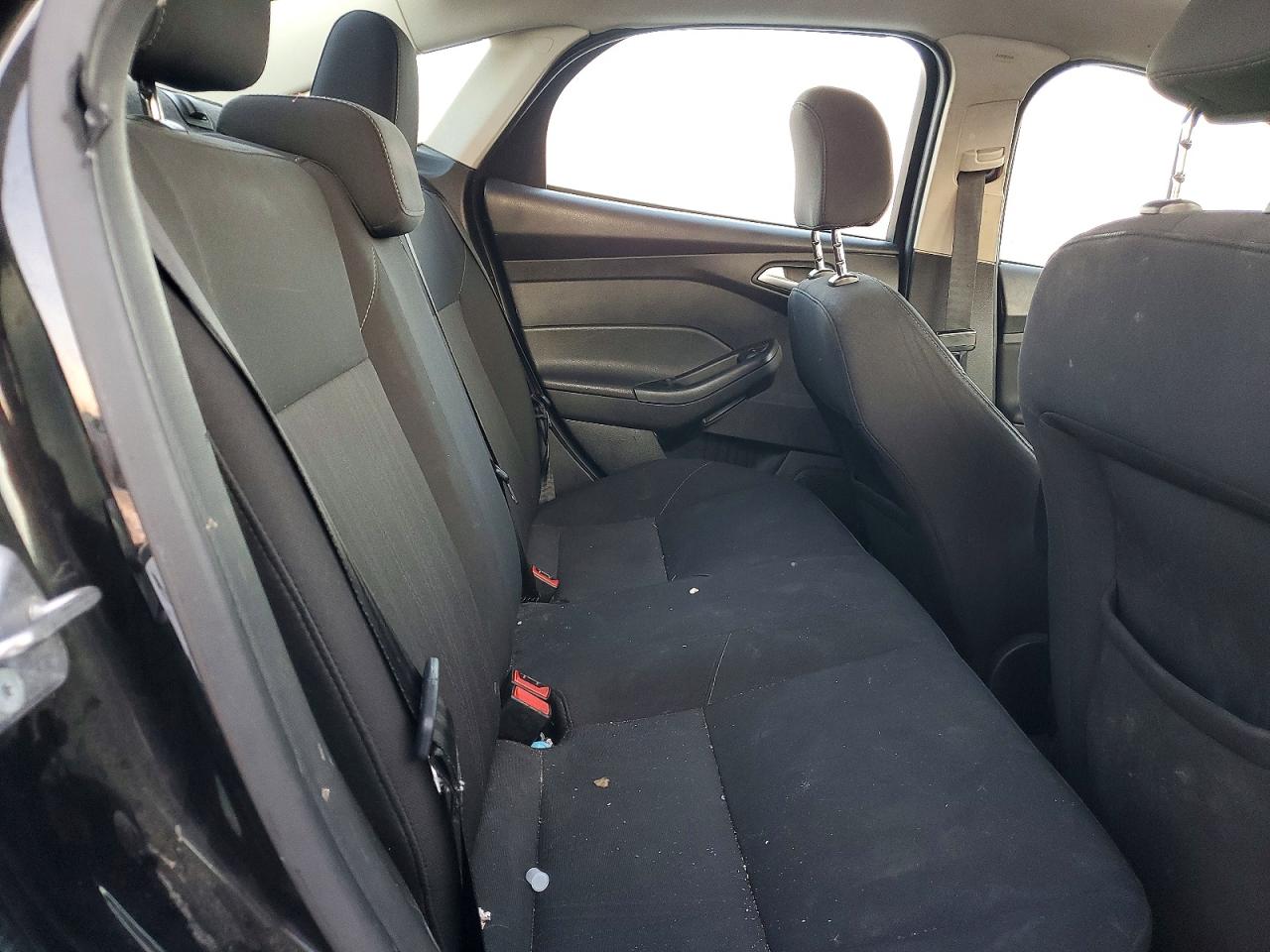 2015 FORD FOCUS SE photo 19