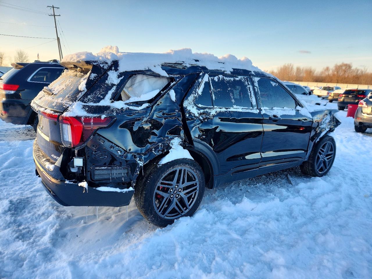 2025 FORD EXPLORER ST-LINE photo 3