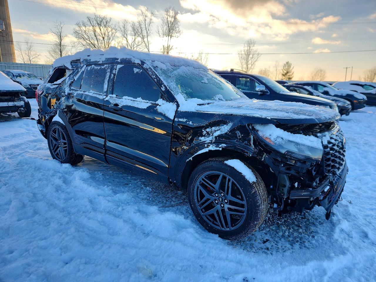 2025 FORD EXPLORER ST-LINE photo 4