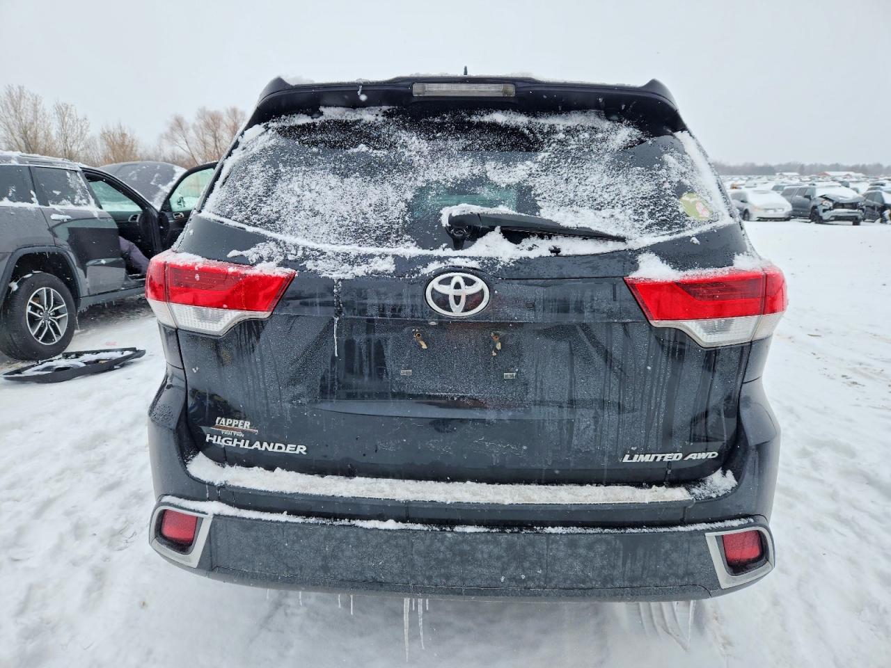 2017 TOYOTA HIGHLANDER LIMITED photo 6