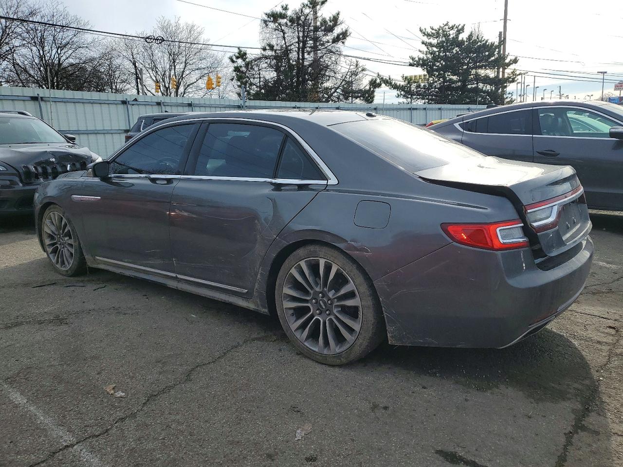 2017 LINCOLN CONTINENTAL RESERVE photo 2