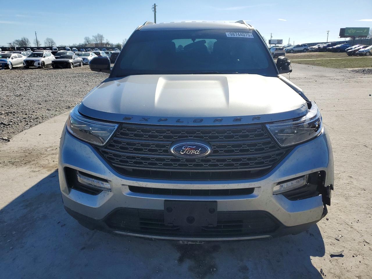 2023 FORD EXPLORER XLT photo 9