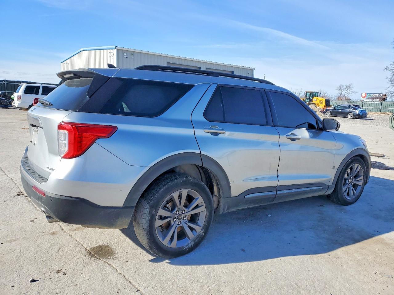 2023 FORD EXPLORER XLT photo 5
