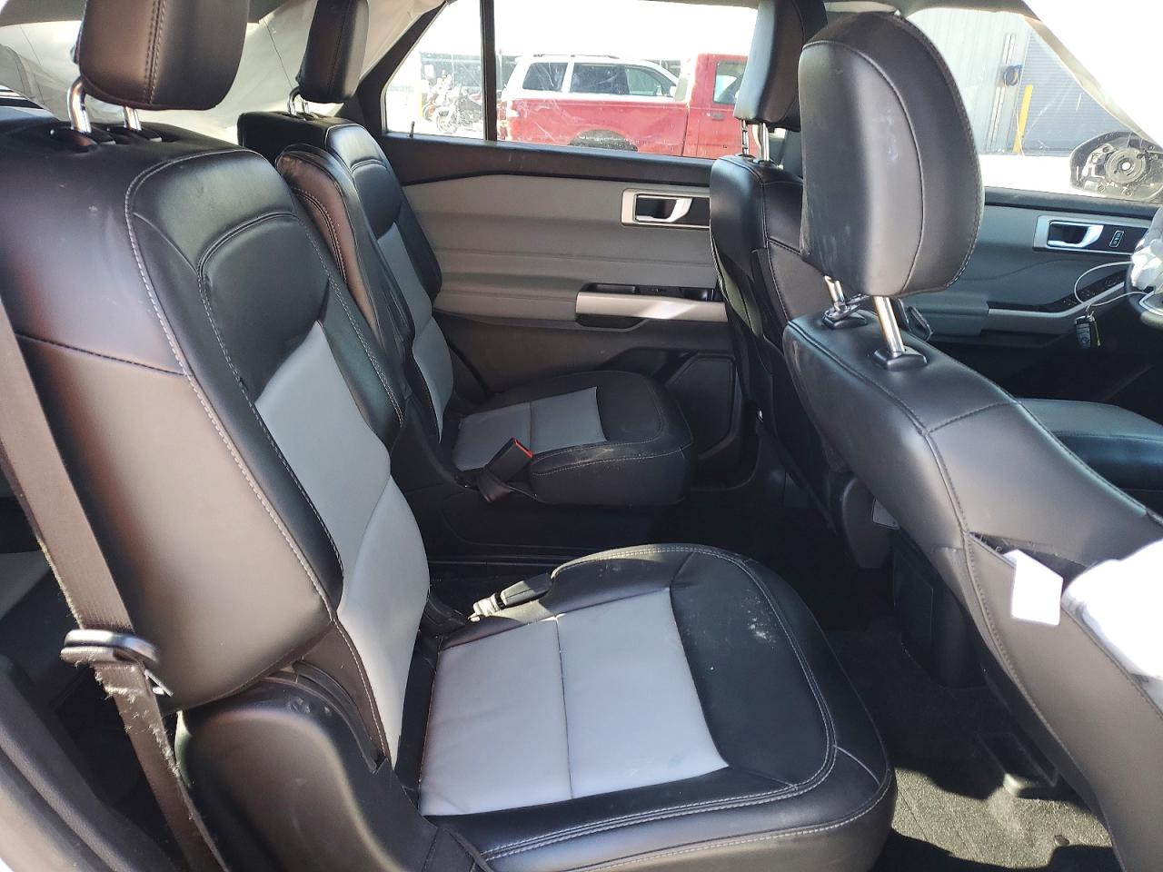 2023 FORD EXPLORER XLT photo 21