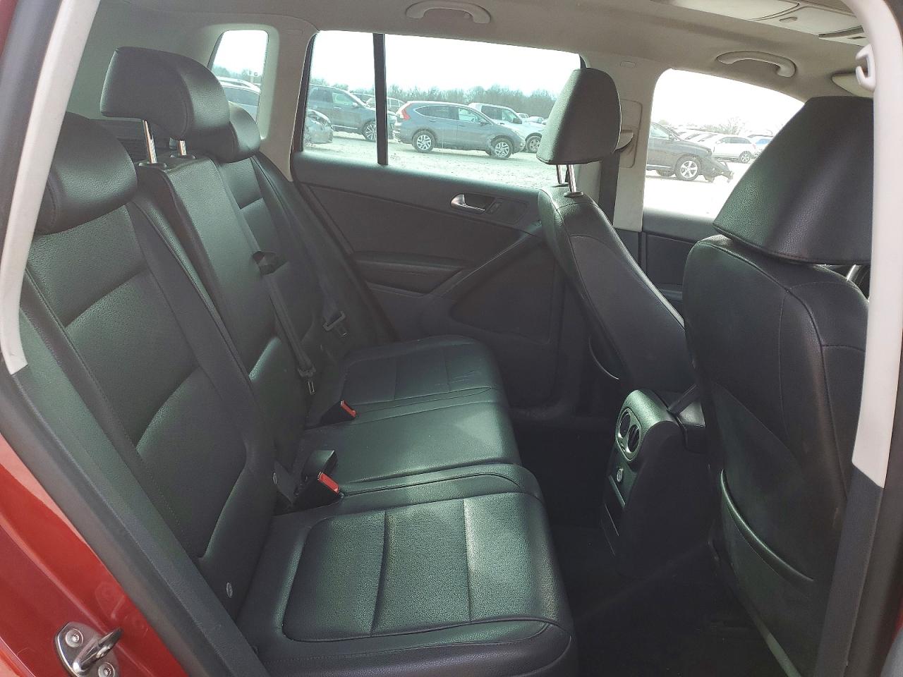 2011 VOLKSWAGEN TIGUAN S photo 11