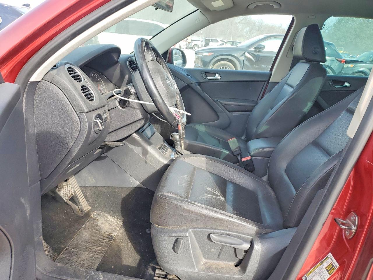 2011 VOLKSWAGEN TIGUAN S photo 7