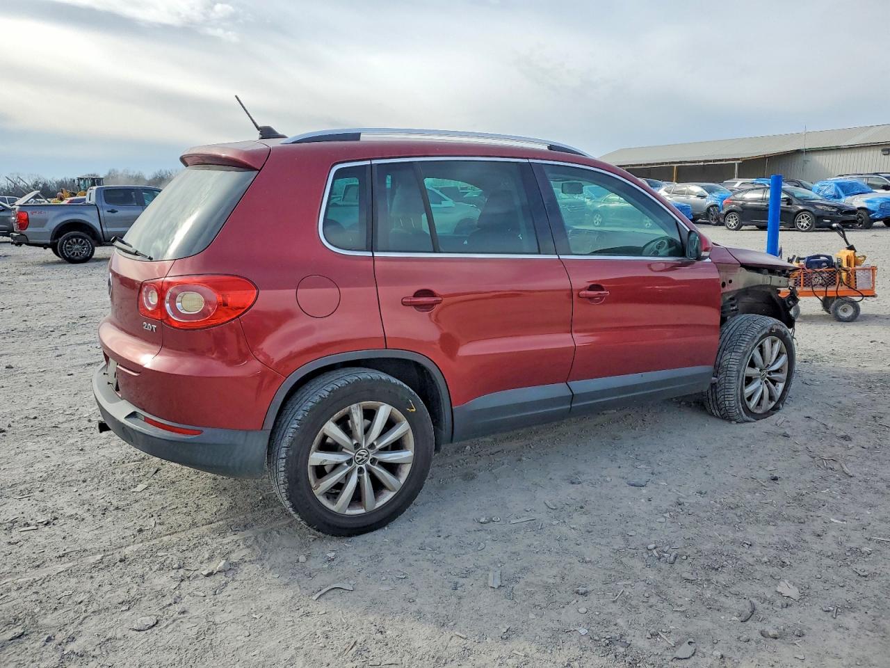 2011 VOLKSWAGEN TIGUAN S photo 3