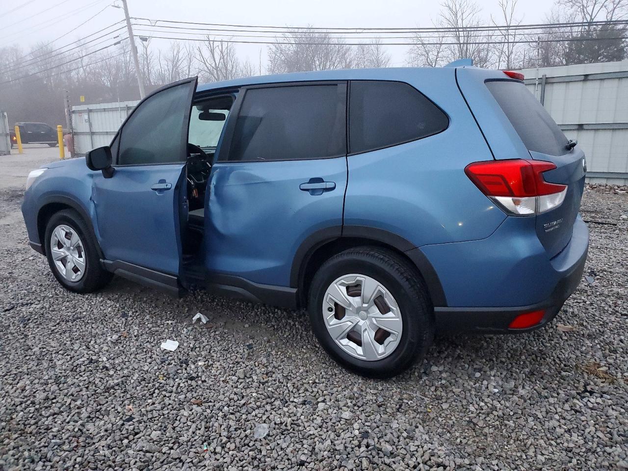 2019 SUBARU FORESTER photo 2