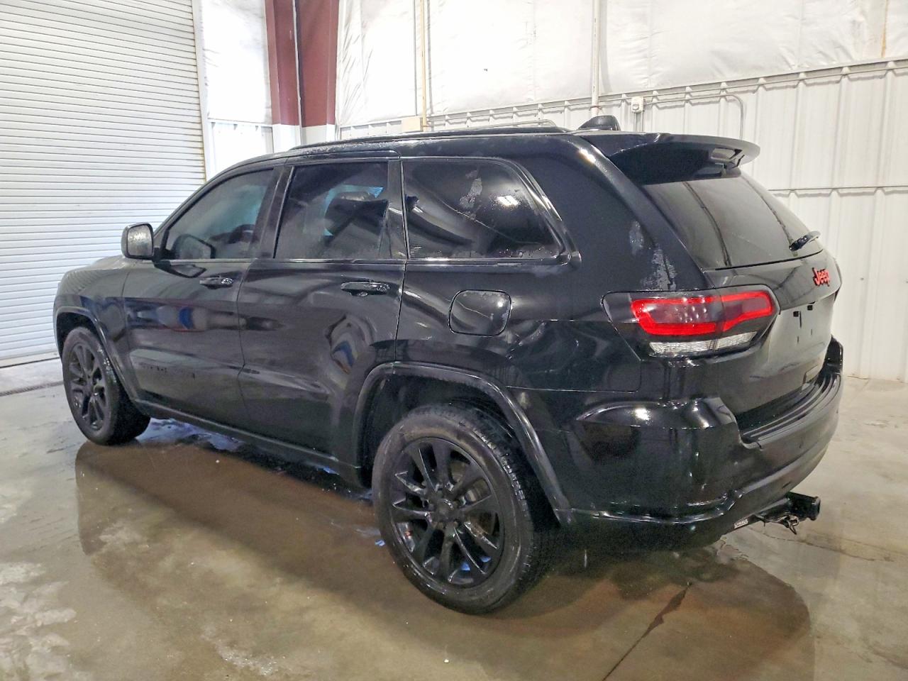 2020 JEEP GRAND CHEROKEE LAREDO photo 2