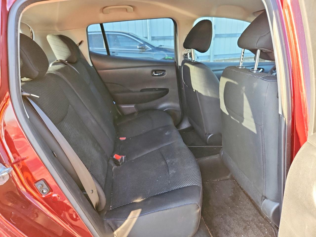 2016 NISSAN LEAF S photo 10