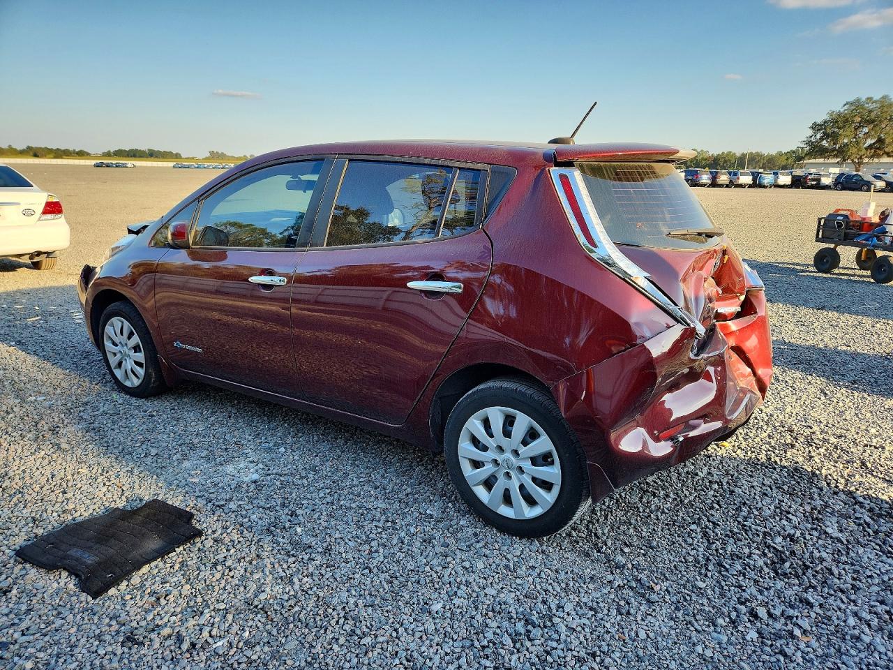 2016 NISSAN LEAF S photo 2