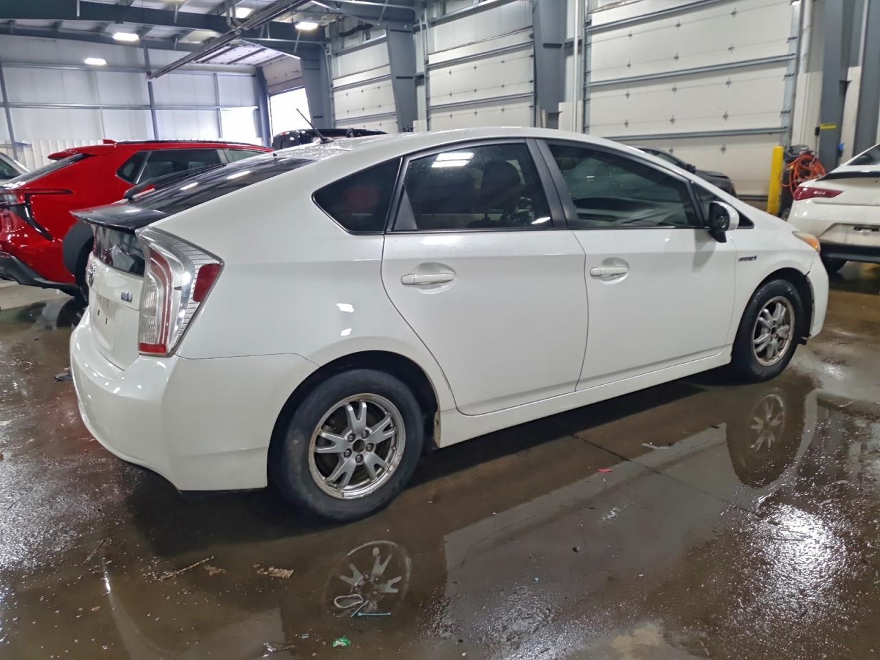 2013 TOYOTA PRIUS photo 3
