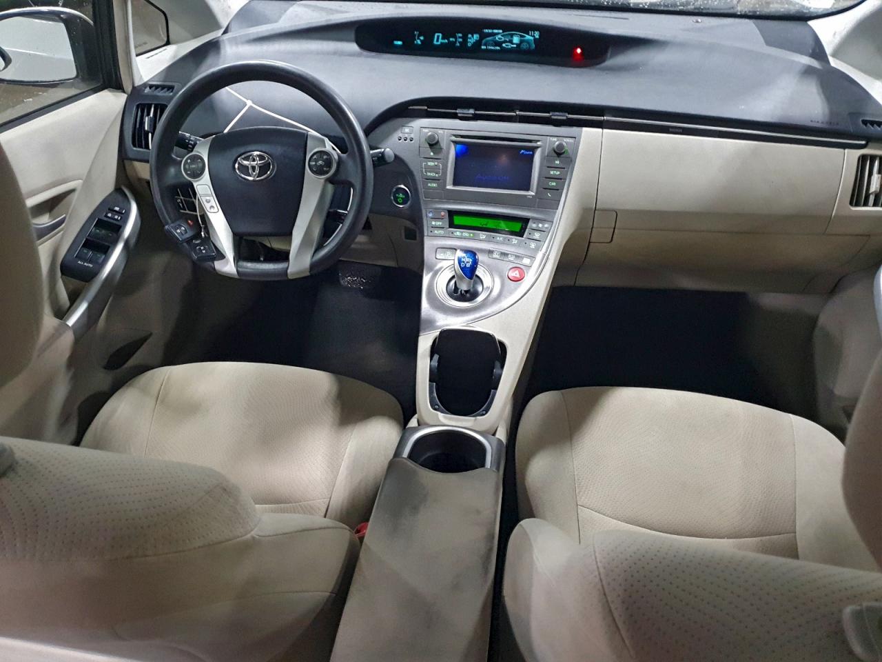 2013 TOYOTA PRIUS photo 8