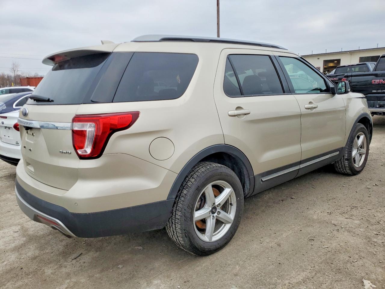 2017 FORD EXPLORER XLT photo 5