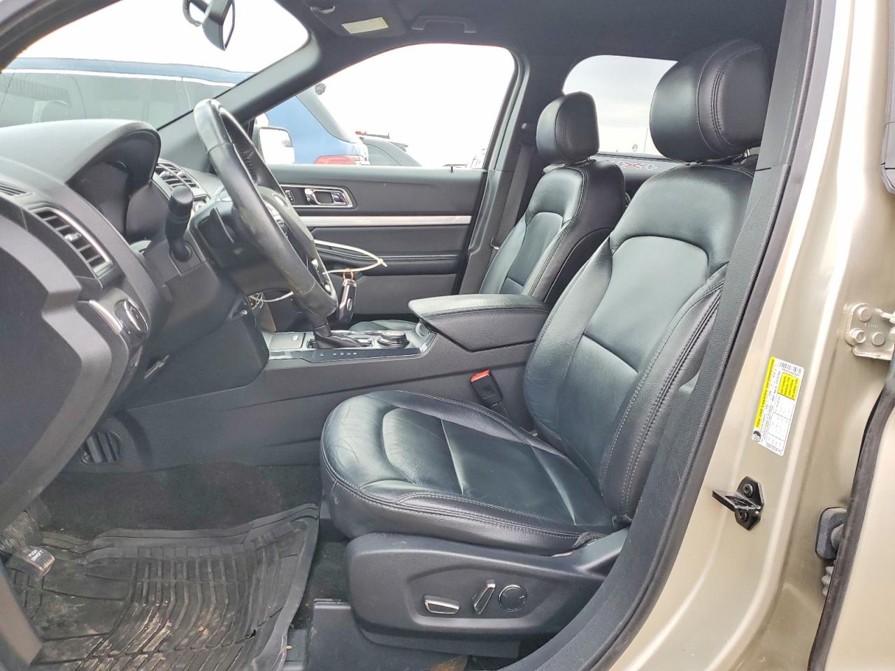 2017 FORD EXPLORER XLT photo 13